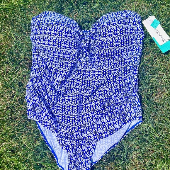 NWT Gorgeous Sea & Sand swimsuit plus size Bando one piece - Picture 6 of 7